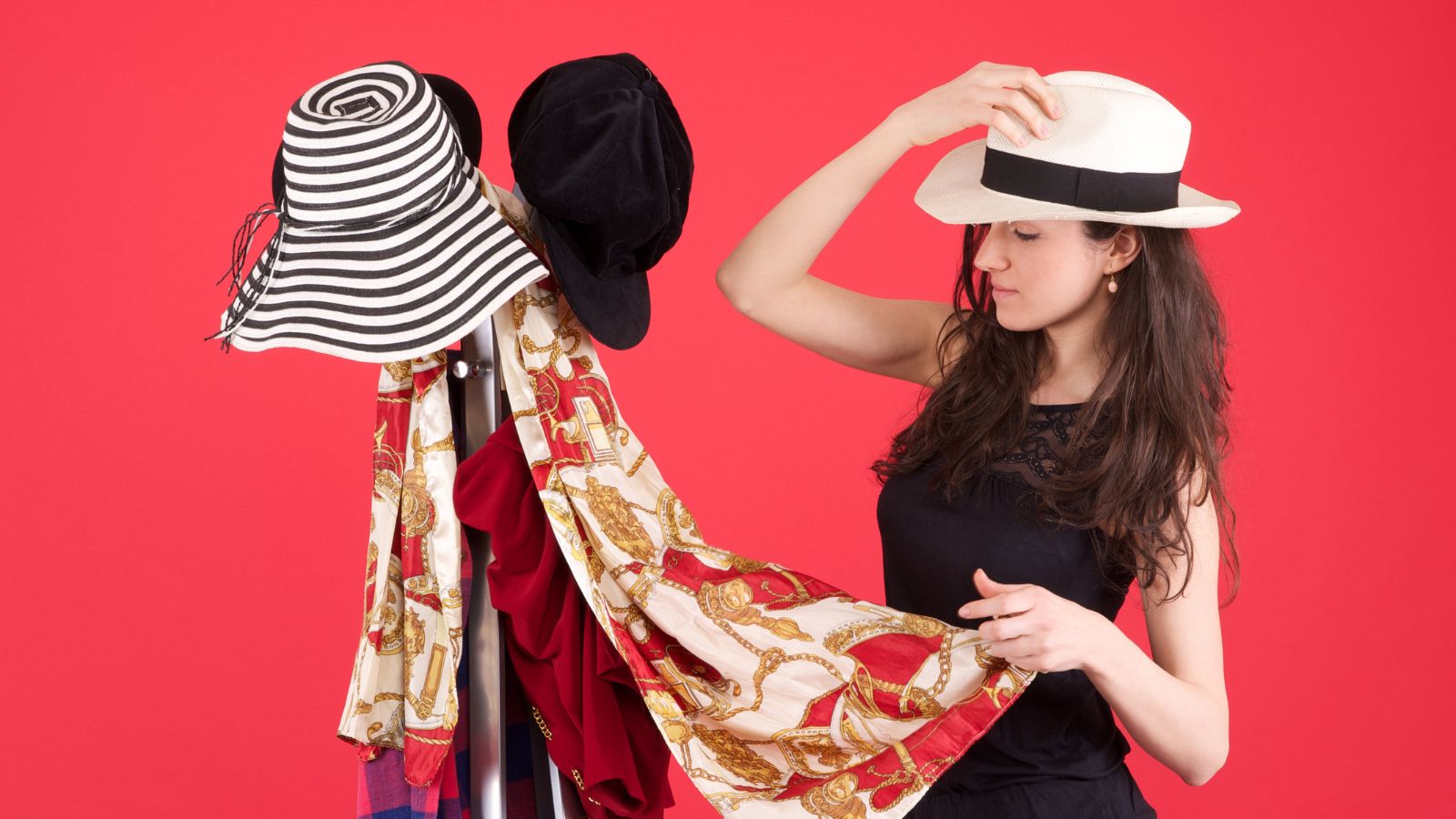 How to Avoid Scams When Using Classified Ads to Buy or Sell Clothes How to Avoid Scams When Using Classified Ads to Buy or Sell Clothes