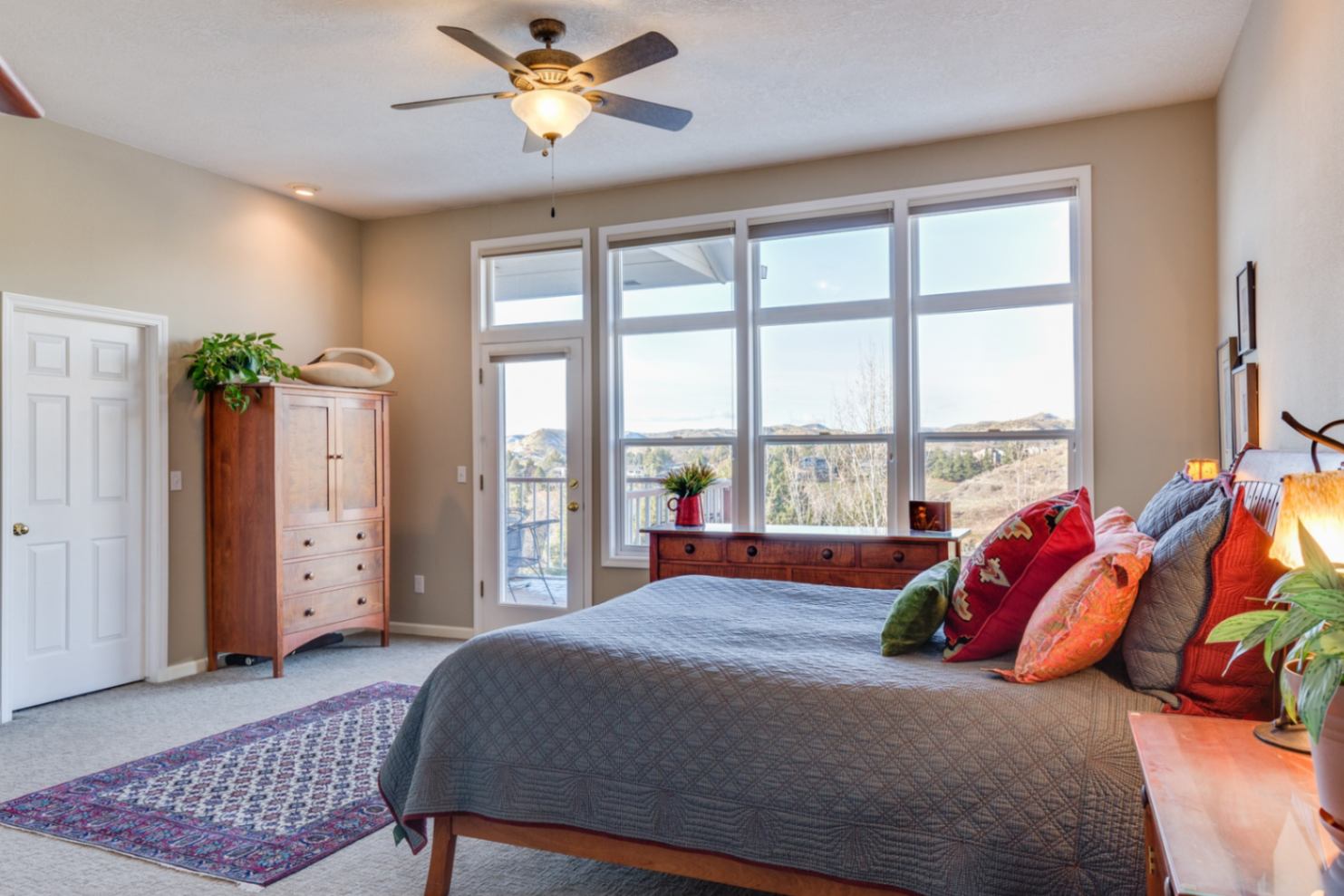 How to Avoid Scams When Using Classified Ads for Buying or Selling Furniture How to Avoid Scams When Using Classified Ads for Buying or Selling Furniture